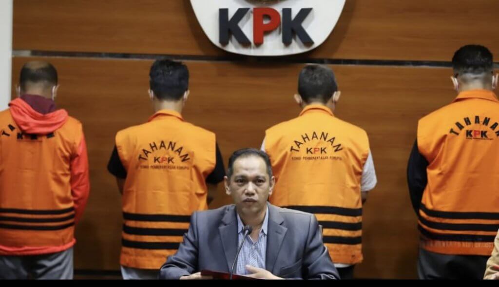 KPK Berwenang Usut Korupsi di TNI KPK Berwenang Usut Korupsi di TNI