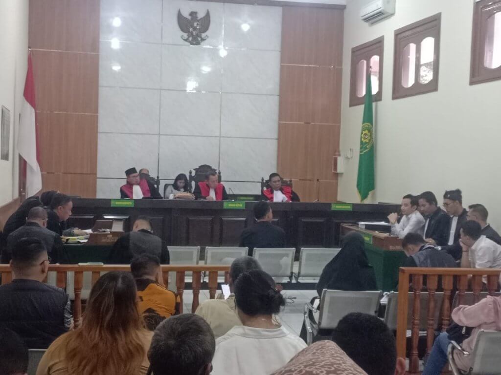Sidang Korupsi Pasar Cigasong, Relawan Eman Suherman Datangi PN Tipikor Bandung