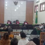 Sidang Korupsi Pasar Cigasong, Relawan Eman Suherman Datangi PN Tipikor Bandung Sidang Korupsi Pasar Cigasong, Relawan Eman Suherman Datangi PN Tipikor Bandung