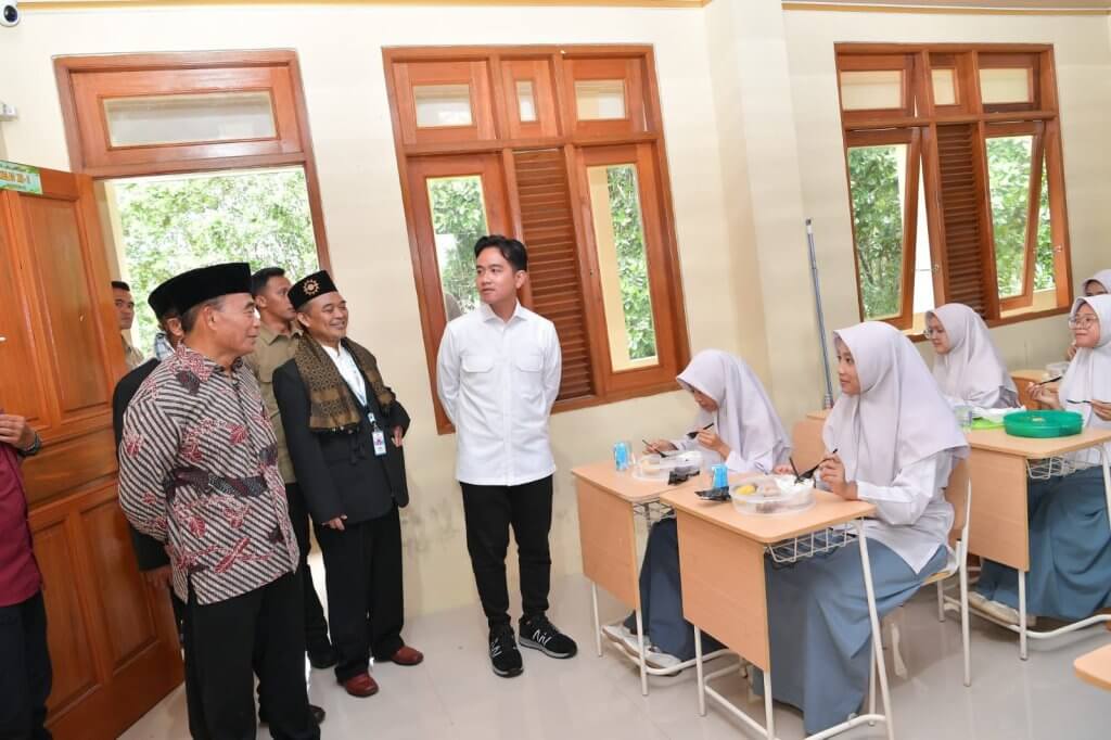Bey Machmudin Dampingi Wapres Gibran Tinjau Simulasi Kebencanaan dan Program Makan Bergizi Gratis di Bogor