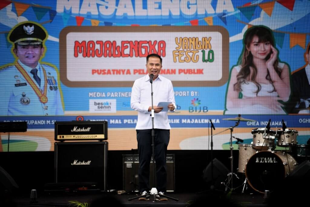 Penjabat Gubernur Jabar Bey Machmudin Tetapkan UMK 2025