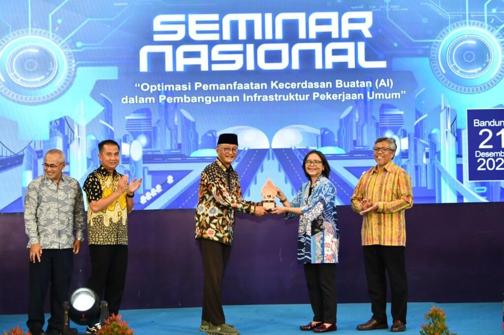 Bey Machmudin Hadiri Seminar Nasional AI untuk Optimasi Infrastruktur