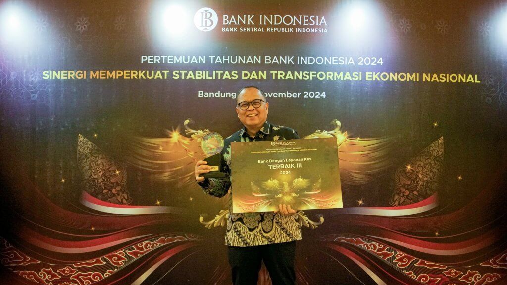 Bank bjb Raih Penghargaan Bank dengan Layanan Kas Terbaik dari Bank Indonesia Bank bjb Raih Penghargaan Bank dengan Layanan Kas Terbaik dari Bank Indonesia