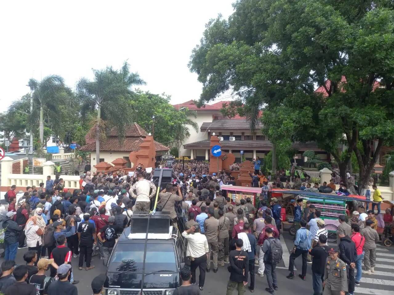 DPRD Kabupaten Cirebon Janji Perjuangkan Nasib Honorer