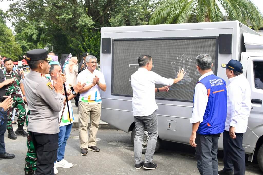 Bey Machmudin Luncurkan "Rebranding" BRT Jadi Metro Jabar Trans