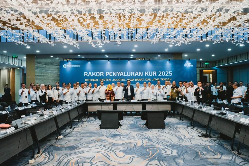 Bank bjb Dukung Penuh Penyaluran KUR 2025 untuk Akselerasi Sektor UMKM Bank bjb Dukung Penuh Penyaluran KUR 2025 untuk Akselerasi Sektor UMKM