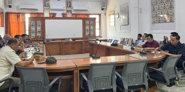 Komisi I DPRD Kota Cirebon Evaluasi Kinerja Perangkat Daerah dan Beri Catatan Rekomendasi untuk LKPj Walikota 2024 Komisi I DPRD Kota Cirebon Evaluasi Kinerja Perangkat Daerah dan Beri Catatan Rekomendasi untuk LKPj Walikota 2024