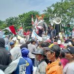 Ribuan Warga Kaliwlingi - Brebes Gelar Demo Tuntut Kades Mundur