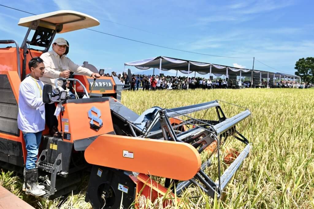 Gubernur Dedi Mulyadi Dampingi Presiden Prabowo Panen Raya Padi Serentak di Majalengka