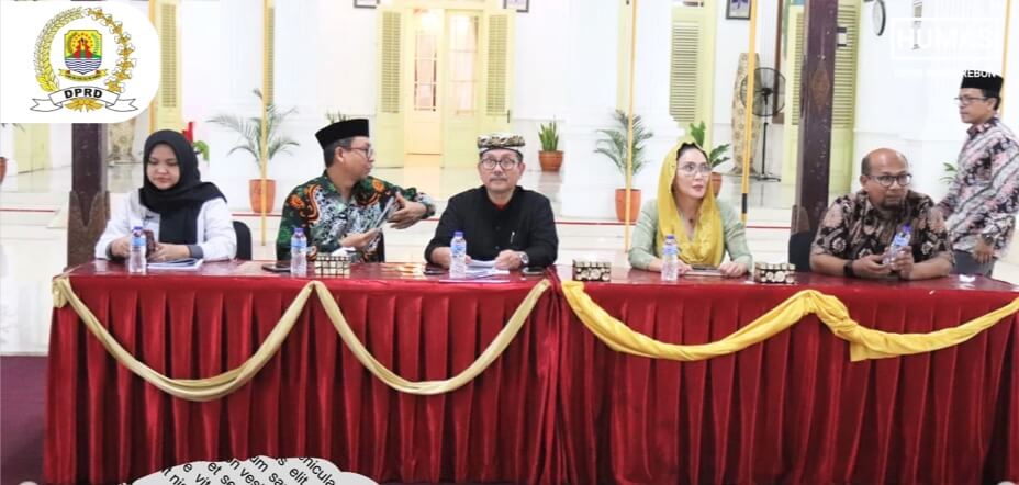 Napak Tilas Sejarah, DPRD dan Forkopimda Cirebon Ziarah ke Keraton Kasepuhan dan Makam Sunan Gunung Jati Napak Tilas Sejarah, DPRD dan Forkopimda Cirebon Ziarah ke Keraton Kasepuhan dan Makam Sunan Gunung Jati