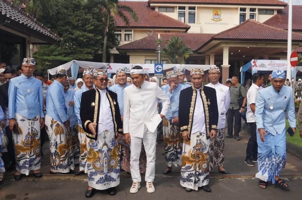Peringati Hari Jadi Kab Cirebon ke 543, Gubernur Jabar Hadiri Rapat Paripurna Istimewa di DPRD