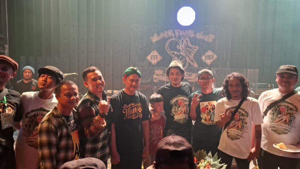 Indra Qadarsih Meriahkan HUT ke-22 Slank Fans Club Cirebon Indra Qadarsih Meriahkan HUT ke-22 Slank Fans Club Cirebon