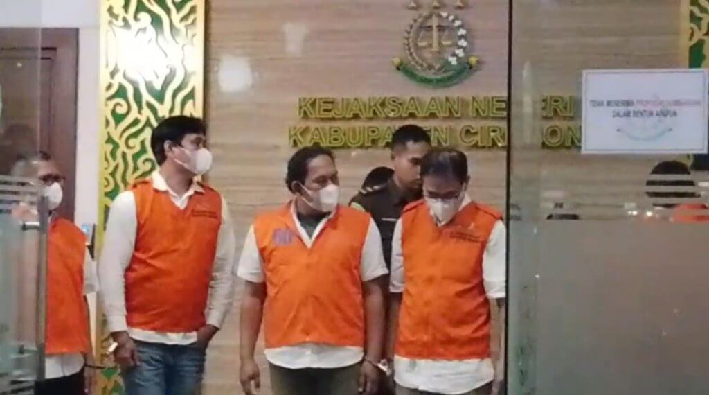 Kejari Cirebon Tetapkan 8 Tersangka Korupsi Proyek Jalan dan Drainase, Negara Rugi Rp2,6 Miliar Kejari Cirebon Tetapkan 8 Tersangka Korupsi Proyek Jalan dan Drainase, Negara Rugi Rp2,6 Miliar