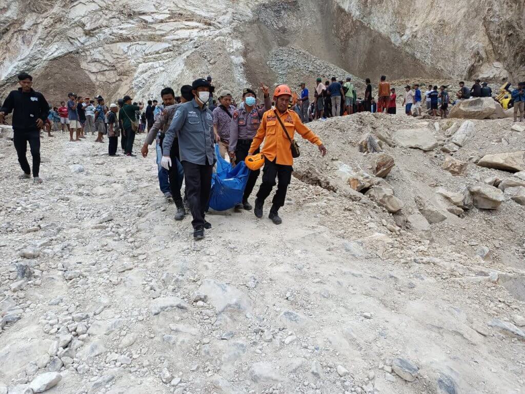 Gerak Cepat Pemda Prov Jabar dan Kabupaten Cirebon Evakuasi Korban Longsor Gunung Kuda Gerak Cepat Pemda Prov Jabar dan Kabupaten Cirebon Evakuasi Korban Longsor Gunung Kuda