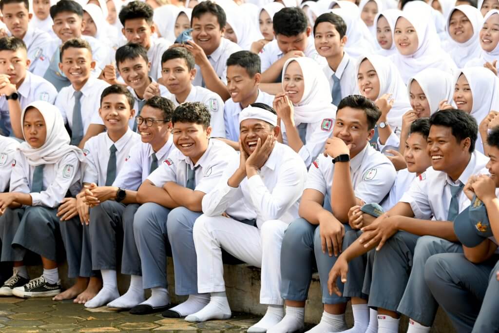 KDM Minta Sekolah Tak Lagi Beri PR kepada Siswa Mulai Tahun Ajaran Baru KDM Minta Sekolah Tak Lagi Beri PR kepada Siswa Mulai Tahun Ajaran Baru