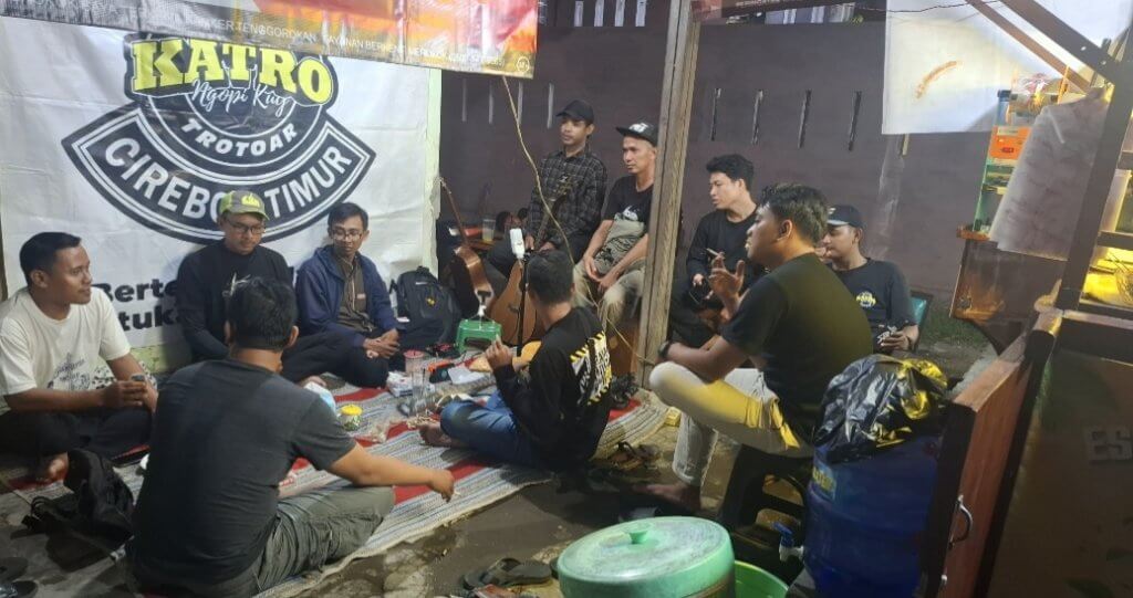 Komunitas "KATRO Chapter Cirebon Timur" Gelar Diskusi Soal Jam Malam Pelajar Komunitas "KATRO Chapter Cirebon Timur" Gelar Diskusi Soal Jam Malam Pelajar