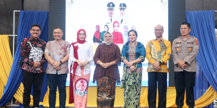 Momentum Hari Jadi Cirebon ke-598, Wakil Ketua DPRD Apresiasi Perempuan Cirebon Gaungkan Kebaya sebagai Simbol Budaya Momentum Hari Jadi Cirebon ke-598, Wakil Ketua DPRD Apresiasi Perempuan Cirebon Gaungkan Kebaya sebagai Simbol Budaya