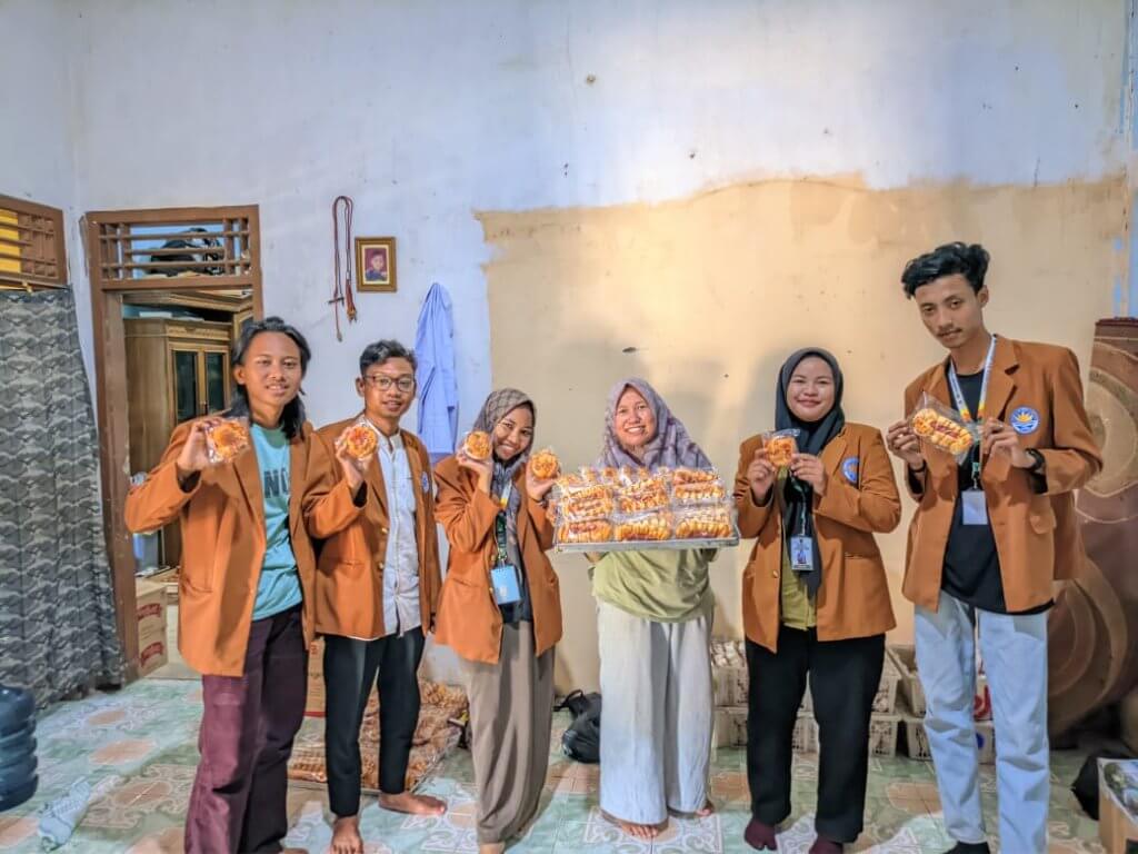 Hijrah Bakery Kalibuntu Raup Omzet Puluhan Juta, Kini Kolaborasi Bareng Mahasiswa UIBBC