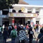Demo Anarkis di Kota Cirebon, Gedung DPRD Porak-Poranda