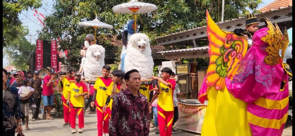 HUT ke-40 Desa Kalimekar, Warga Antusias Rayakan dengan Karnaval Budaya