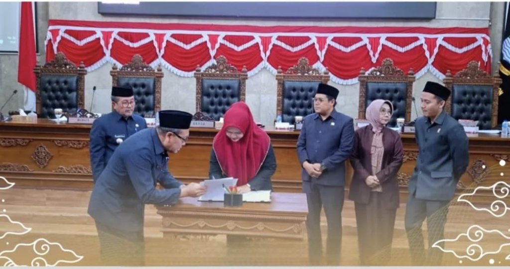 DPRD Kabupaten Cirebon Sahkan Raperda TJSLP Jadi Perda