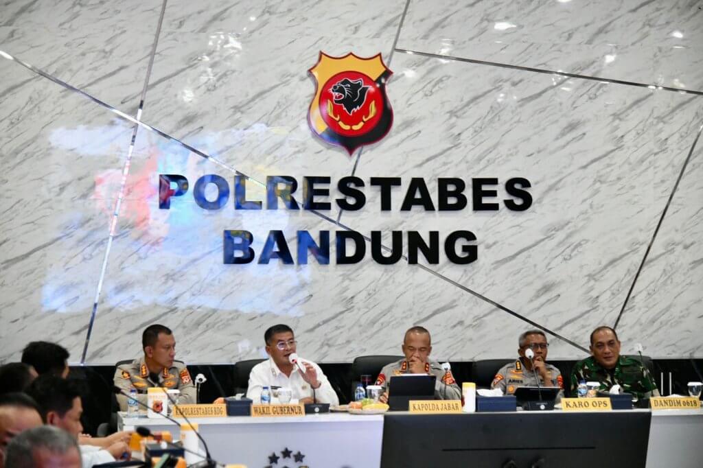 Bobotoh Diminta Jaga Keamanan dan Ketertiban Saat Pertandingan Persib vs Persija Akhir Pekan Ini Bobotoh Diminta Jaga Keamanan dan Ketertiban Saat Pertandingan Persib vs Persija Akhir Pekan Ini