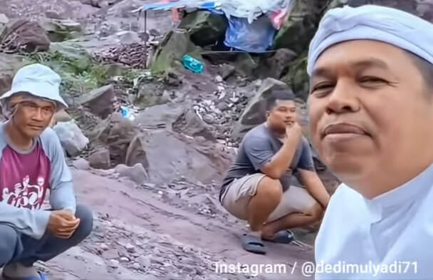 Bertemu di Jalan Desa, Warga Kuningan Terima Rp5 Juta dari KDM