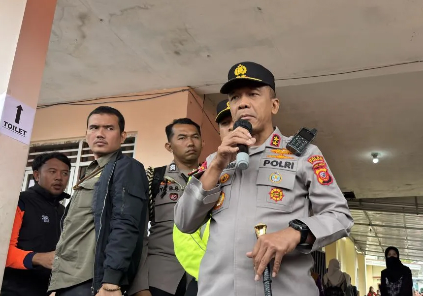 Kapolda Jawa barat Irjen Pol Rudi Setiawan saat memberikan keterangan di Bandung Barat, Minggu (25/1/2026)