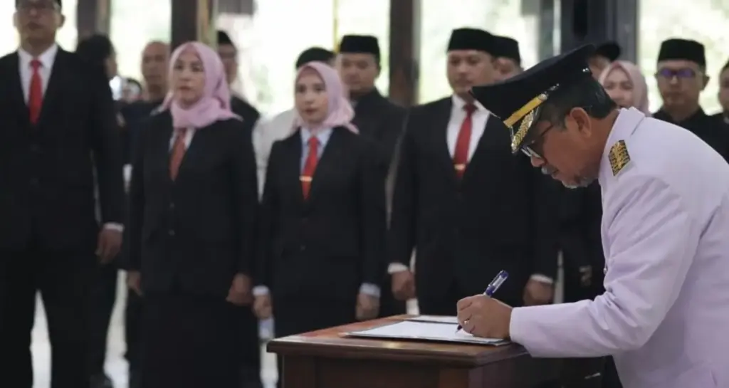 Pelantikan pejabat Pemkab cirebon