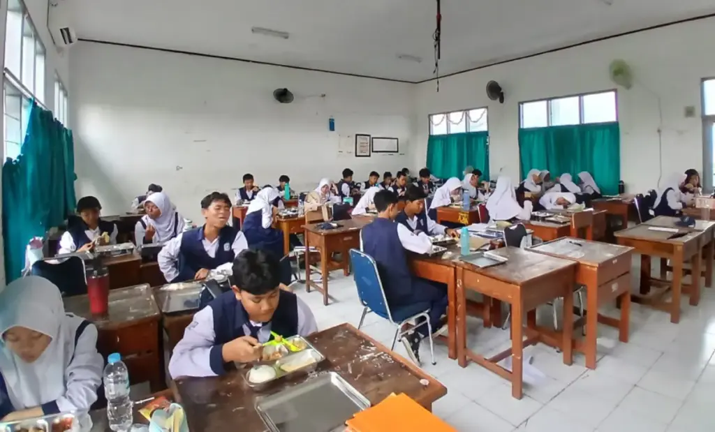 Dampak MBG Bikin Konsumsi Naik? Prabowo Terima Laporan Langsung dari Pengusaha MBG