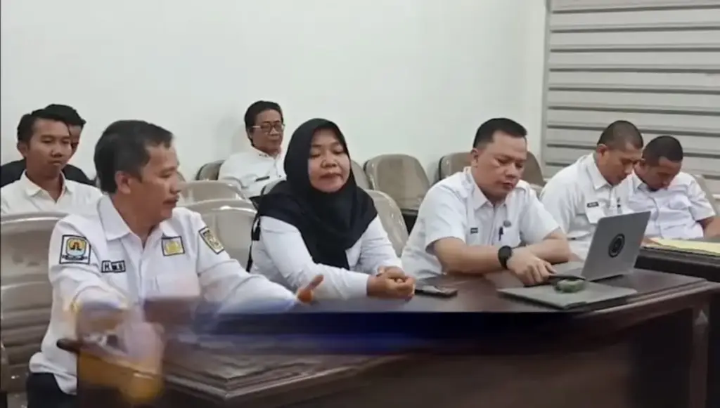 Rapat DPRD & Dinas Dukcapil