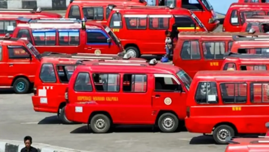 Kurangi Beban Lalu Lintas Selama Libur Idulfitri, Sekitar 1.120 Sopir Angkot di Cibadak Sukabumi Diliburkan Angkot