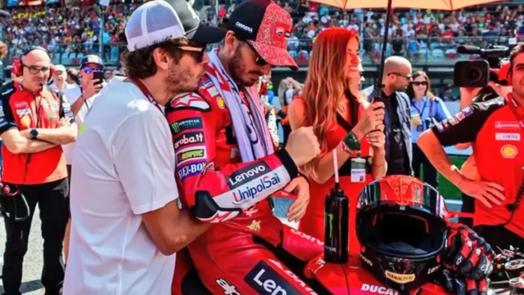 Valentino Rossi Ikut Campur Tangan demi Selamatkan Karier Francesco Bagnaia saat Ducati Dilanda Masalah
