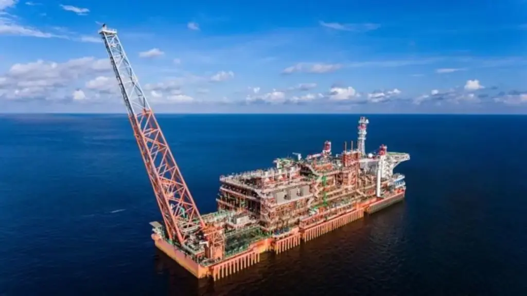 Penemuan cadangan gas alam berukuran besar di perairan Indonesia oleh perusahaan energi Italia, Eni,