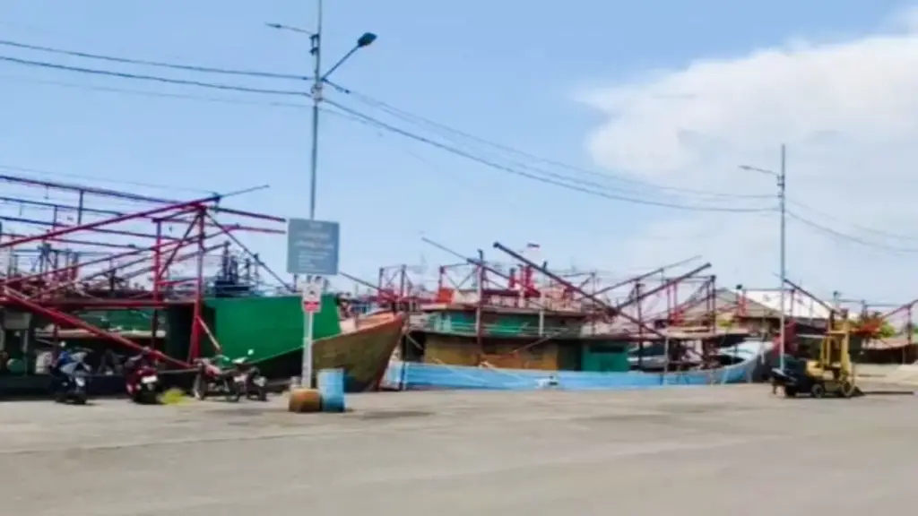 Krisis Solar Lumpuhkan Pelabuhan Kejawanan: 100 Kapal Tertahan, 1.300 Nelayan Terancam Menganggur Pelabuhan Kejawanan Cirebon