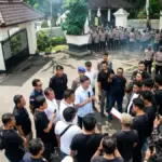 Unjuk rasa mahasiswa di depan kantor Bupati Cirebon