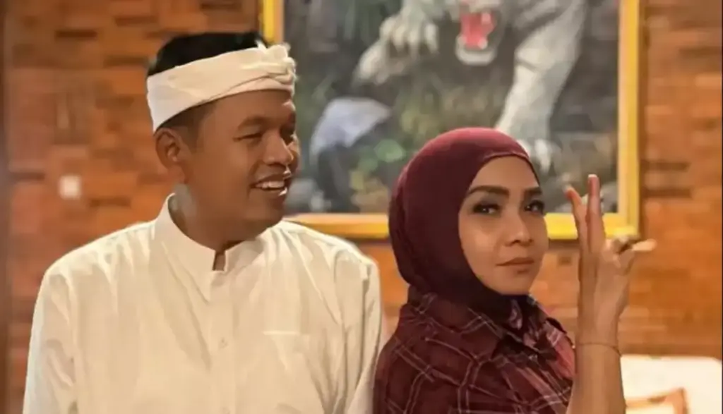 Kedekatan Dedi Mulyadi dan Rieta Amilia di Media Sosial Picu Spekulasi Hangat Warganet KDM dan Mamahnya Gigi