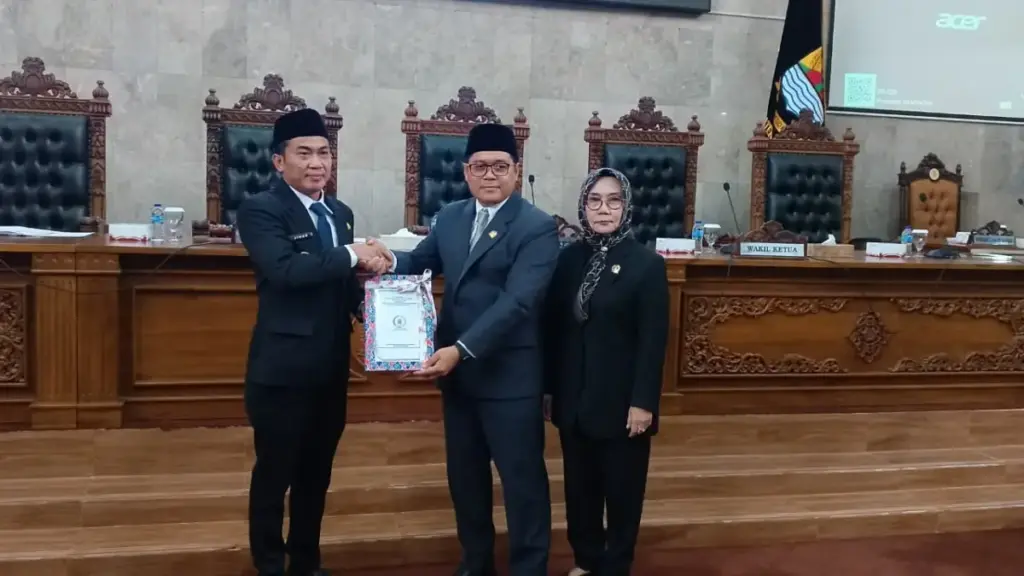 Rapat paripurna DPRD Kab Cirebon bahas LKPJ Bupati TA 2025