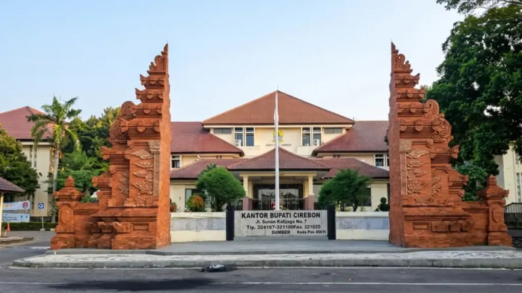 Gapura Candi Bentar sebagai simbol budaya Cirebon