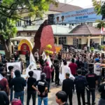 Demo di kantor Disdik kab cirebon