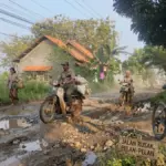 Perbaikan jalan di Cirebon timur