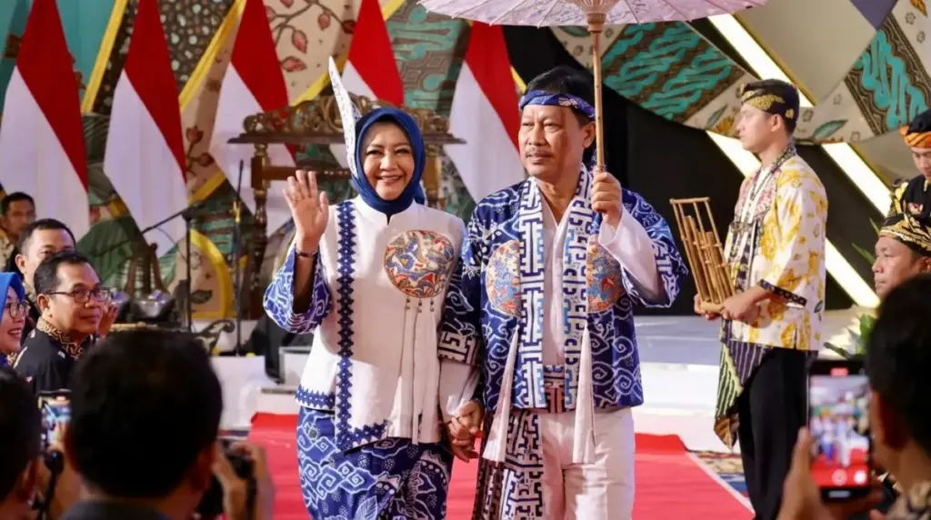 Walikota Cirebon dan istri tampil memukau di Pekan Kerajinan Jawa Barat