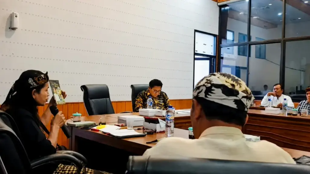 Usung Misi Perkuat Jati Diri, DPRD dan Budayawan Dorong Penguatan Historis Hari Jadi Kabupaten Cirebon DPRD dan kalangan budayan audiensi bahas hari jadi Kabupaten Cirebon