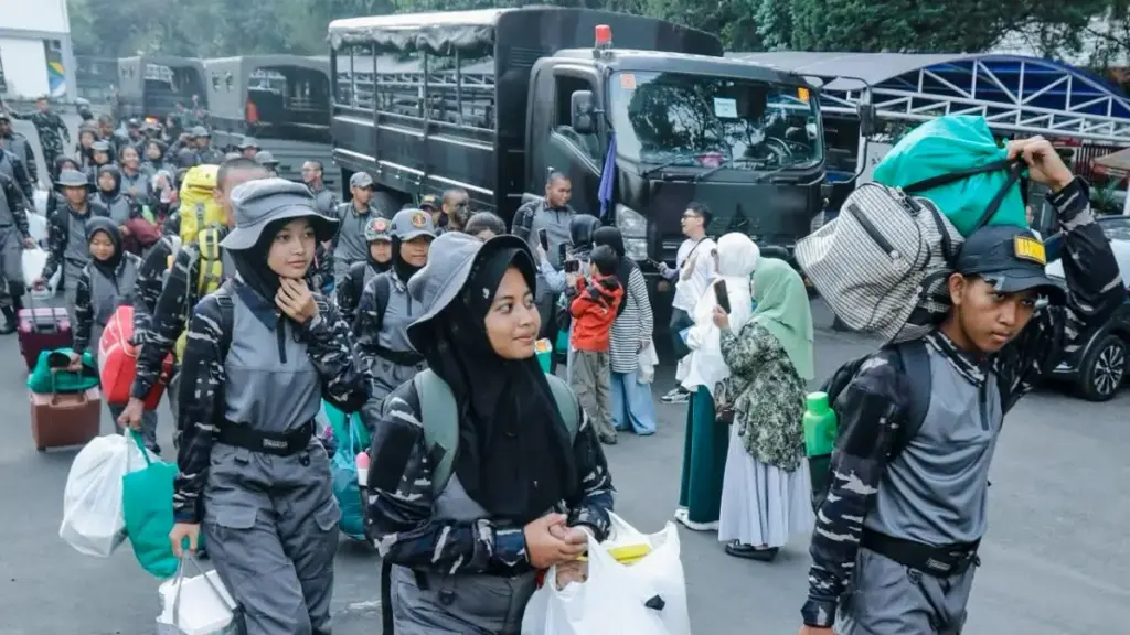 Program pendidikan karakter dan disiplin pelajar jabar di Mako korps TNI AL Cilandak