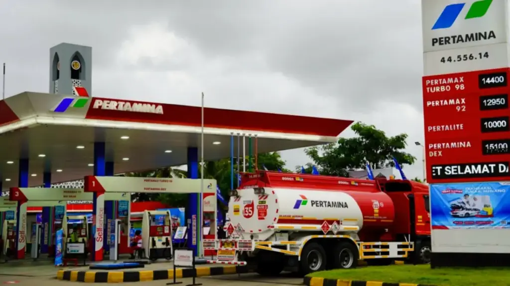Belum Seminggu Bahlil Jamin Subsidi Aman, Pertamina Resmi Naikkan Harga Pertamax Harga Pertamax naik