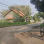 Perbaikan jalan di kabupaten Cirebon