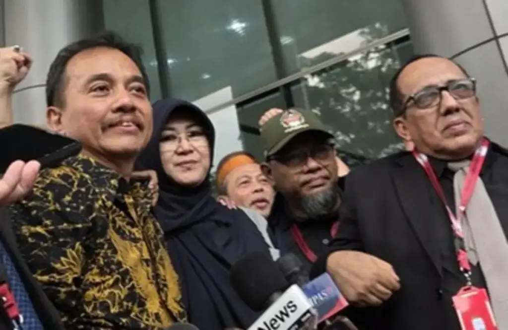 Roy Suryo dan dr Tifa Meluncur ke Meja Hijau Kuasa Hukum Tegaskan Kesiapan Jokowi Perlihatkan Ijazah roy suryo dan dr tifa