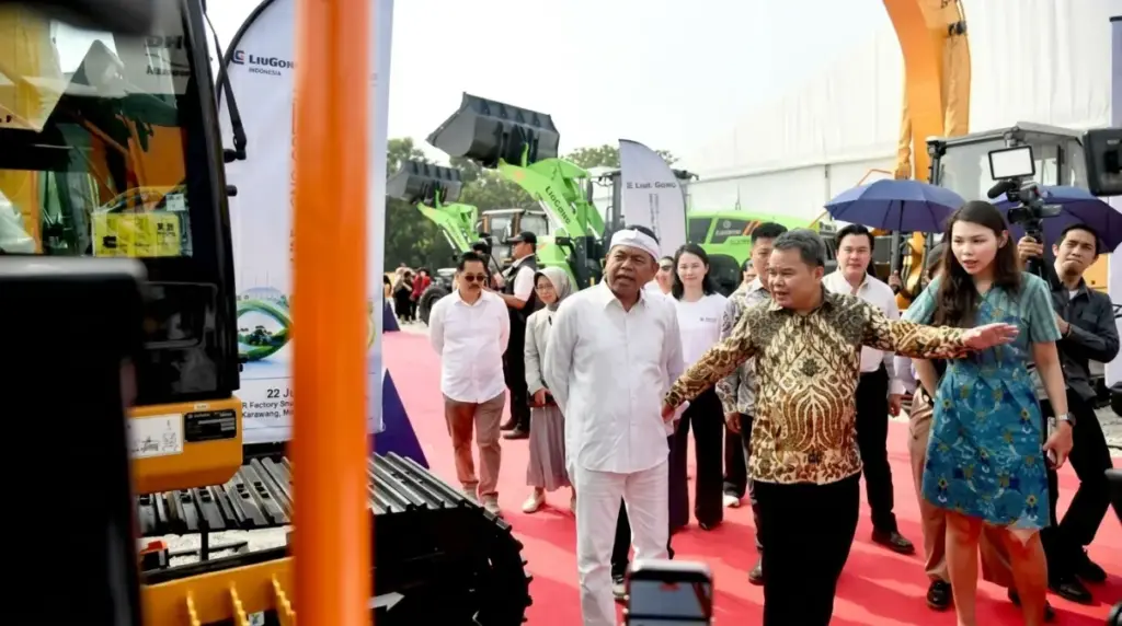 Pertama di Indonesia, Gubernur KDM Letakkan Batu Pertama Pabrik Alat Berat Elektrik di Karawang Pabrik alat berat pertama di jabar