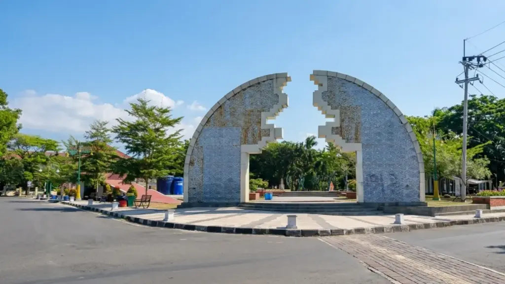 Pemkab Cirebon Kucurkan Rp475 Juta untuk Pembenahan Alun-Alun Pataraksa, Proses Lelang Rampung Agustus Proyek perbaikan alun-alun Pataraksa