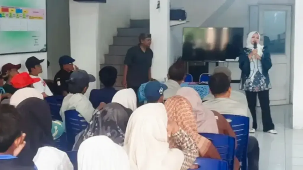 Ketua DPRD tampung keluhan warga terkait jalan rusak di cirtim